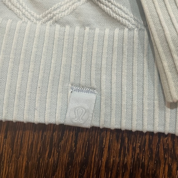 Cable Pattern Thick top - Picture 2 of 4